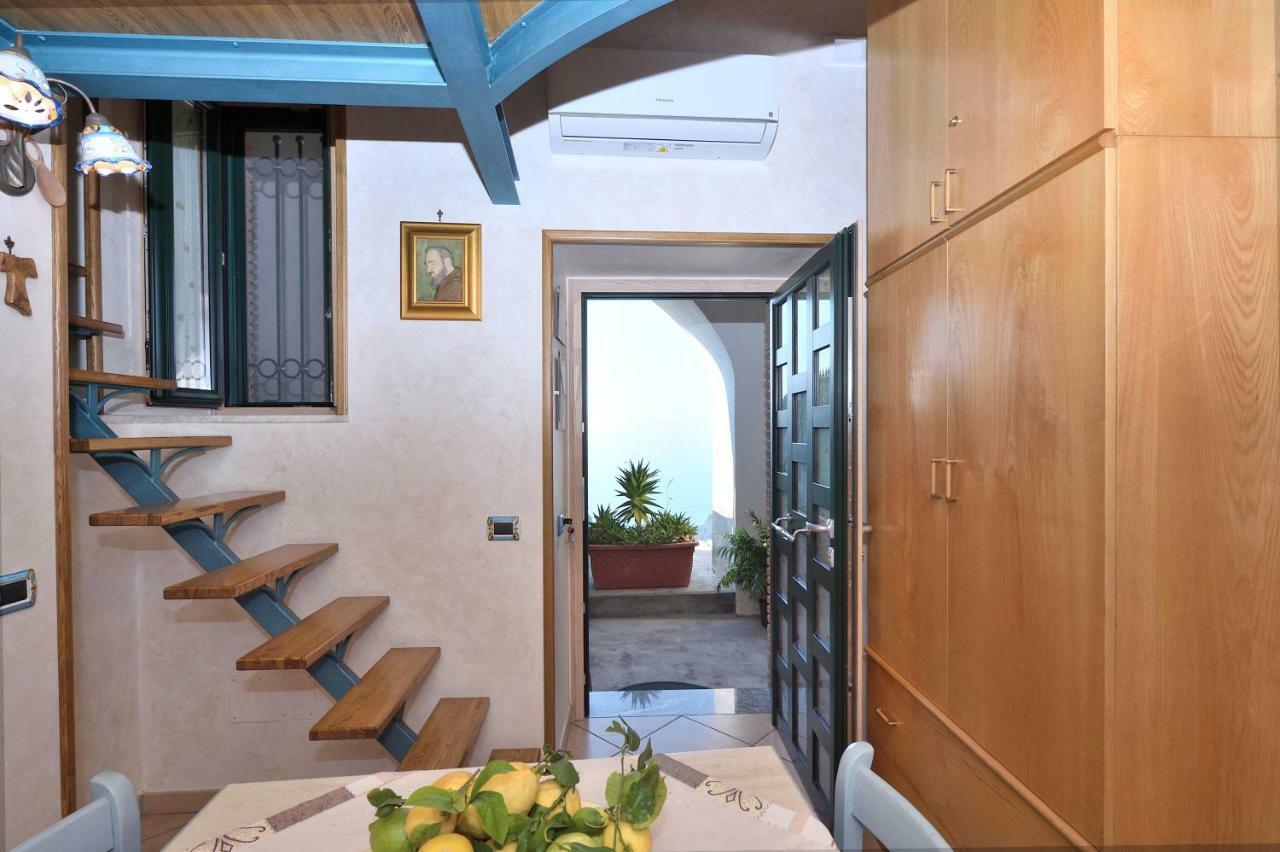 Pontone On The Sea Apartment Scala Extérieur photo