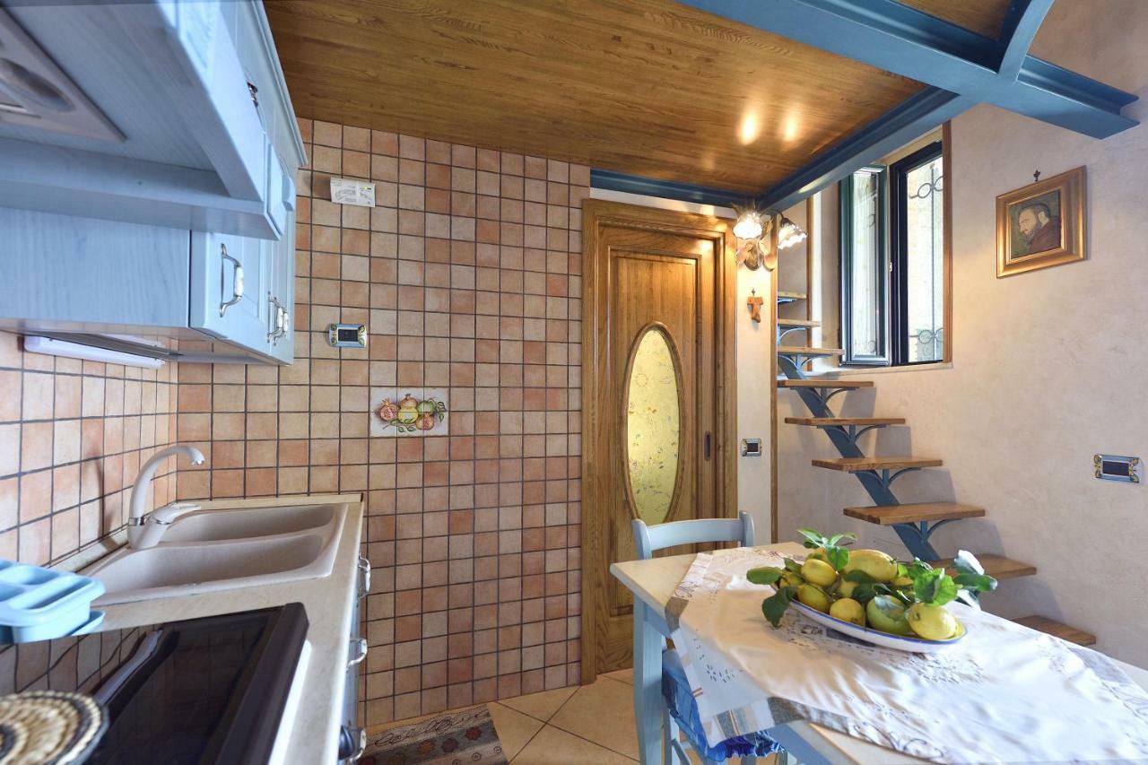 Pontone On The Sea Apartment Scala Extérieur photo